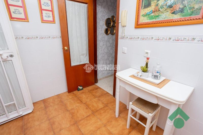 Foto e1c90d19-b74b-4111-a786-cb73e37ad881. Casa aparellada amb aparcament a San Bernabé Algeciras