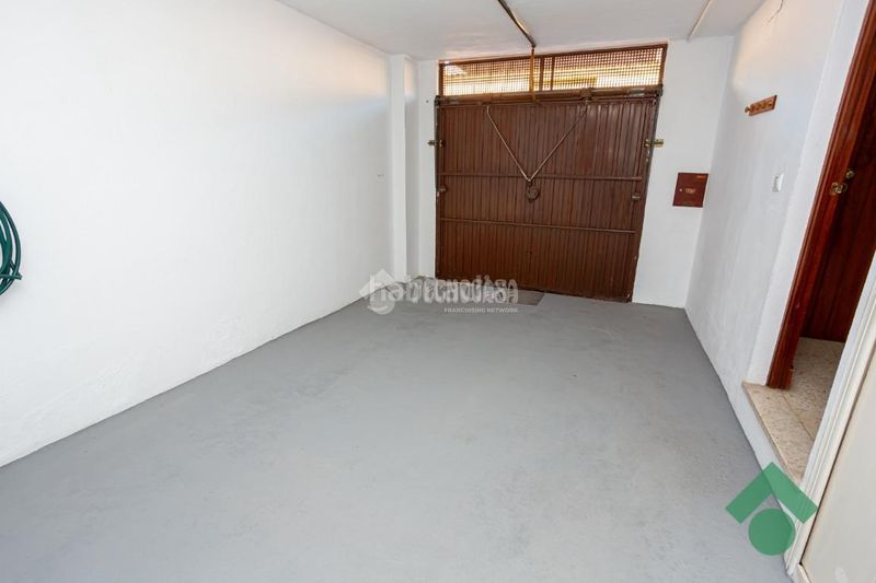 Foto f20d70e2-4840-4953-9150-7241e160db23. Casa aparellada amb aparcament a San Bernabé Algeciras