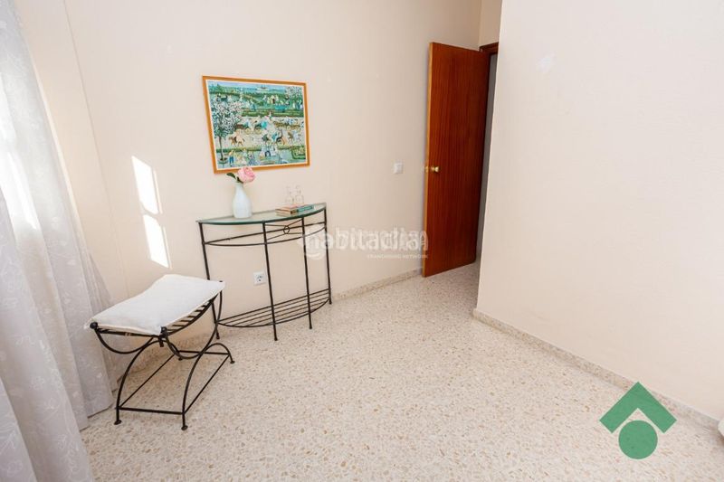 Foto f472afff-db26-4c22-9a7f-da4840756252. Casa aparellada amb aparcament a San Bernabé Algeciras
