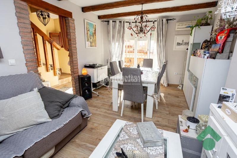 Foto 12ed97d5-28ac-4ba2-bfb6-20d9cda62a62. Towny house with parking in San Bernabé Algeciras