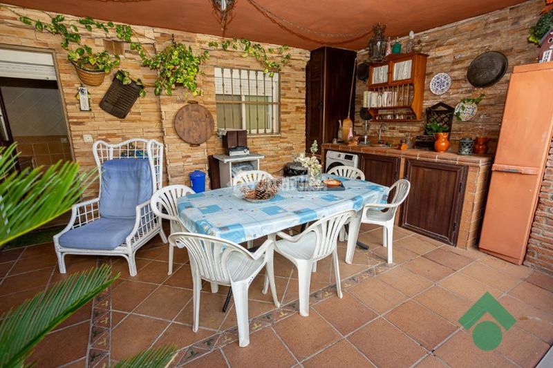 Foto 8dcb69f3-76e2-440f-97af-85a2e0f30a4c. Towny house with parking in San Bernabé Algeciras