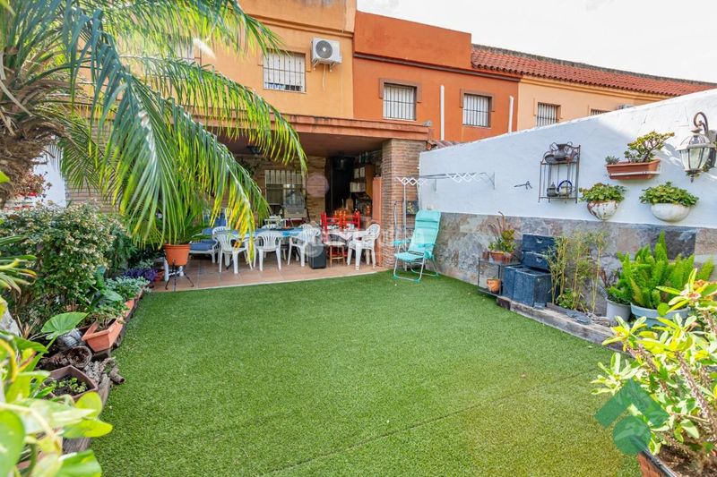 Foto 9ab1bb0d-e4df-486c-84db-19eea3ffddb8. Towny house with parking in San Bernabé Algeciras