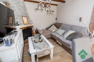 Casa aparellada  C. america-res. los carmenes. Casa en venta en algeciras