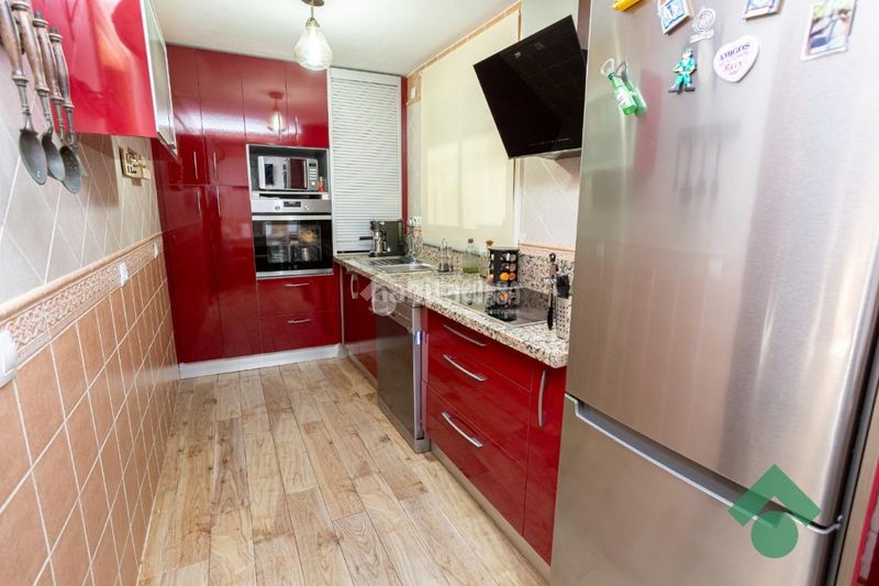 Foto fa434f0f-2577-49d9-8bda-476f931f9d13. Towny house with parking in San Bernabé Algeciras