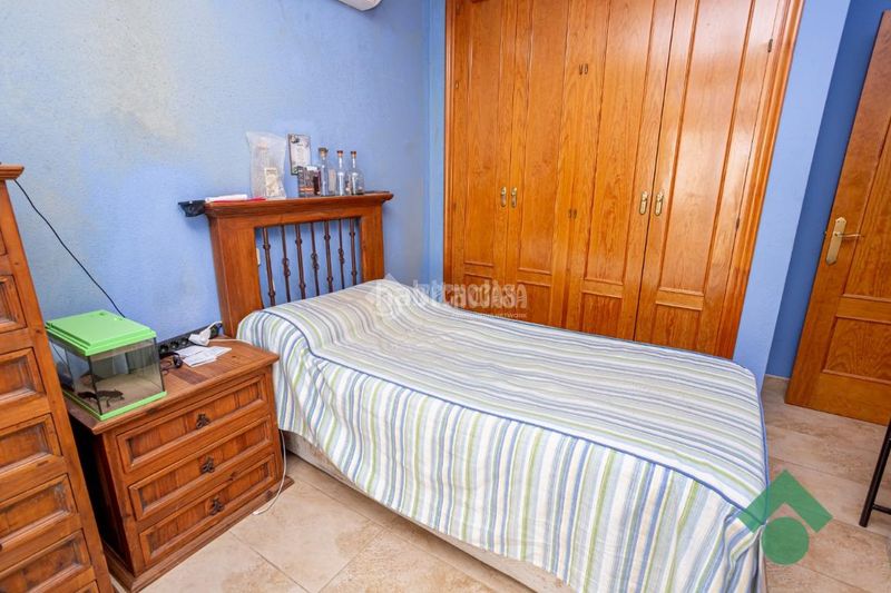 Foto 0340720d-d613-4b42-b931-abc71f3e4142. Casa aparellada amb calefacció aparcament a San Bernabé Algeciras