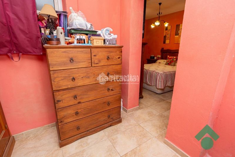 Foto 3f53a57c-c252-4b56-92d9-f90ad25e75b6. Casa aparellada amb calefacció aparcament a San Bernabé Algeciras