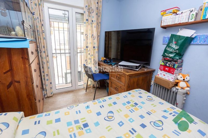 Foto 4502b1e6-b32b-4061-b237-b57b607cda7a. Casa aparellada amb calefacció aparcament a San Bernabé Algeciras
