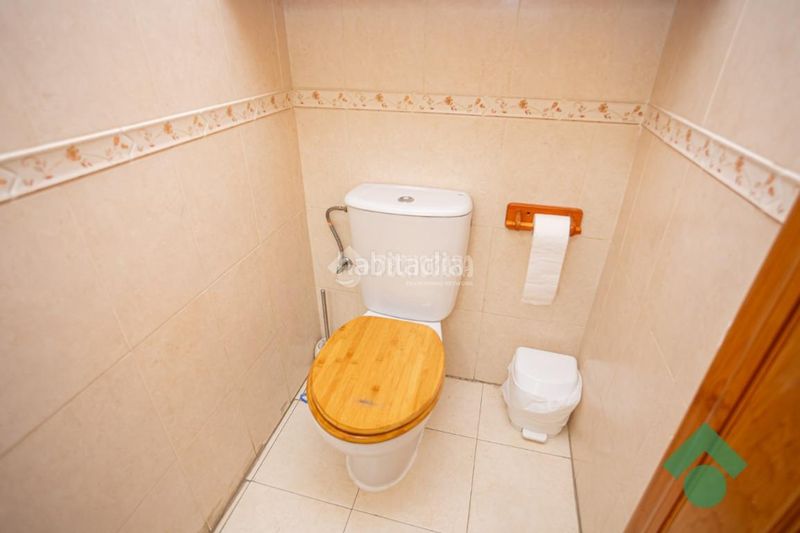 Foto 48465868-924d-4756-8c9c-8ce36a375b0c. Casa aparellada amb calefacció aparcament a San Bernabé Algeciras