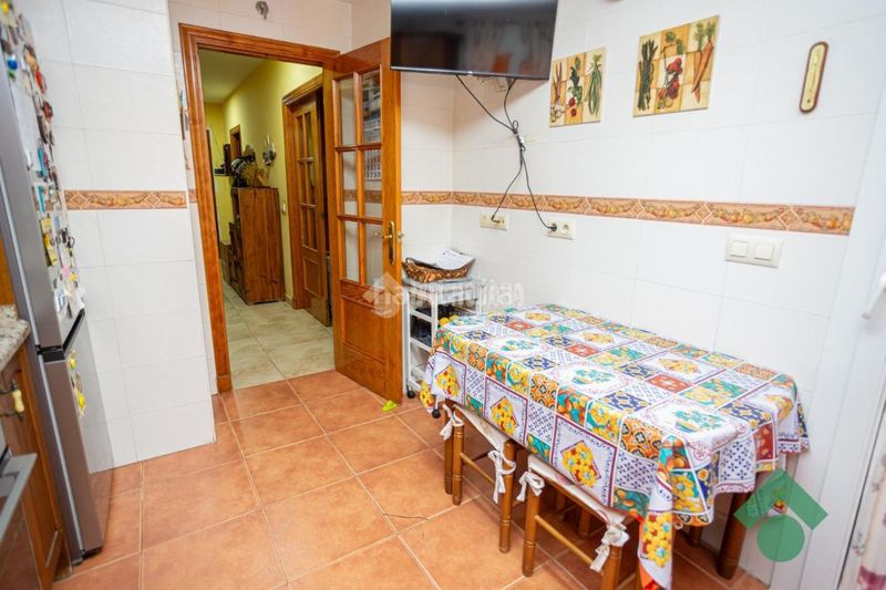 Foto 5c4ab17d-3a33-41c4-ba7c-30d7f7a36243. Casa aparellada amb calefacció aparcament a San Bernabé Algeciras