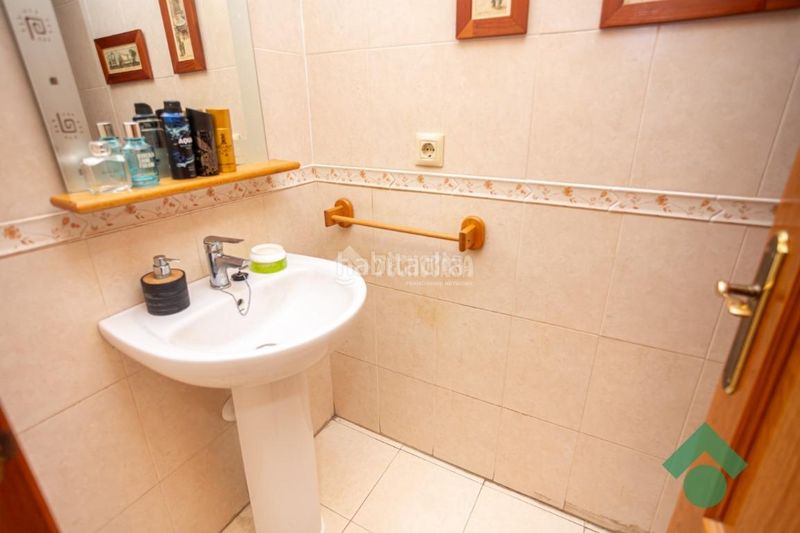 Foto 6a0cf129-e2d8-4d18-b5cb-23e0865ef1de. Casa aparellada amb calefacció aparcament a San Bernabé Algeciras