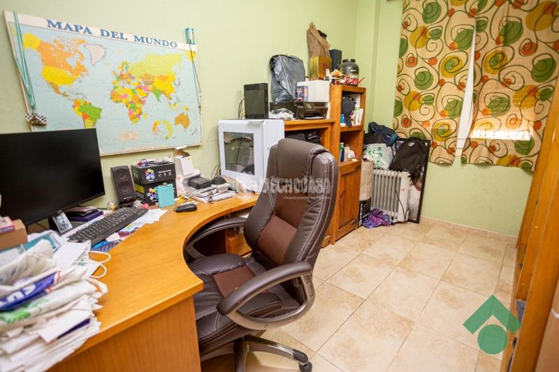 Foto 7dbc7612-d41a-4d10-a222-2d7359deeef2. Casa aparellada amb calefacció aparcament a San Bernabé Algeciras