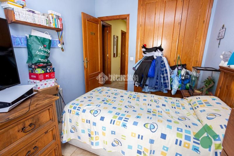 Foto e05875f9-e851-49b8-b334-917b1f0a25de. Casa aparellada amb calefacció aparcament a San Bernabé Algeciras