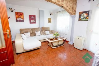 Casa aparellada  Urbanizacion triana. Casa en venta en algeciras