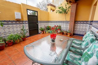 Casa aparellada a San García. Casa en venta en algeciras