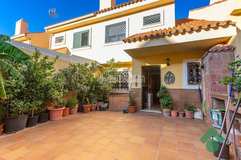 Foto dc06d5d7-a860-4af9-a8d4-6cb5ec7468e8. Casa aparellada a San García Algeciras