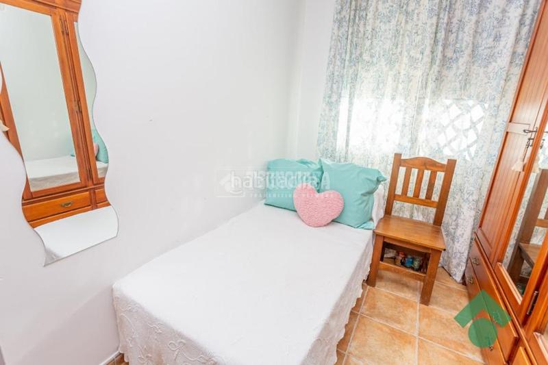 Foto f0e4abef-a216-453c-81d6-df10bcea6f4c. Casa aparellada a San García Algeciras