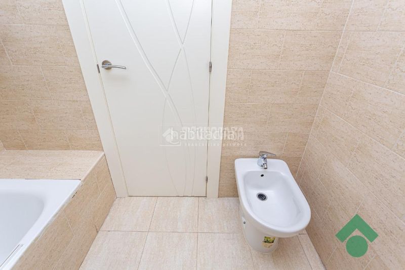 Foto 2efd2080-2090-47a8-ba15-3b2972e1fb37. Casa aparellada amb calefacció aparcament a San García Algeciras