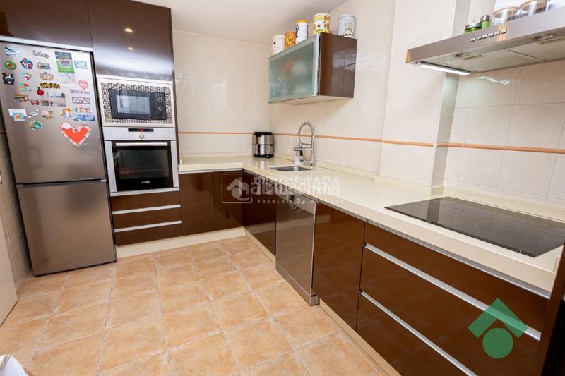 Foto 42703146-2841-401e-adbd-e79d717bccbb. Casa aparellada amb calefacció aparcament a San García Algeciras