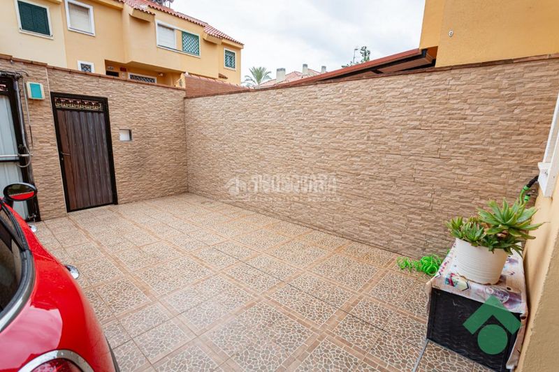 Foto acc41ff9-9957-4941-a5e3-aa8810a7b9c4. Casa aparellada amb calefacció aparcament a San García Algeciras