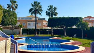 Casa  Calle r�o t�mesis. Bungalow con piscina