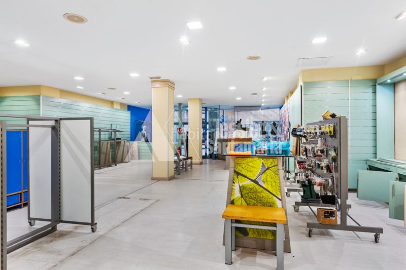 Foto 4a94d019-56e0-4446-9917-6df7abd9a360. Alquiler local comercial  en alquiler en el Centro en Avilés