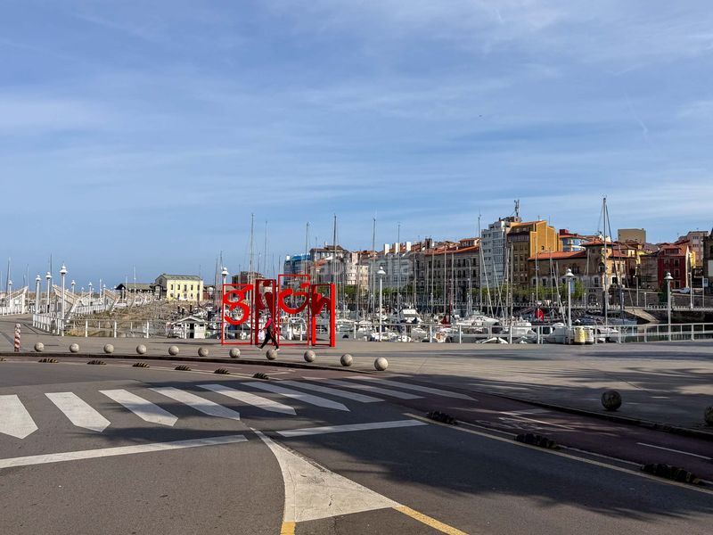 Foto c12a40d6-6af9-489f-8298-d0eb94024b61. Affitto ufficio in Centro Gijón