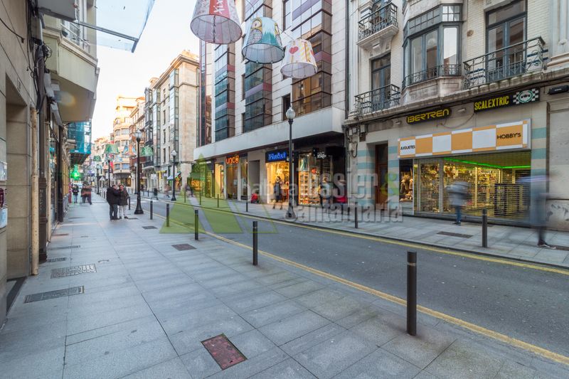 Foto 7d10e8a6-9707-4030-9c86-1dce6b598a69. Local comercial en Centro Gijón
