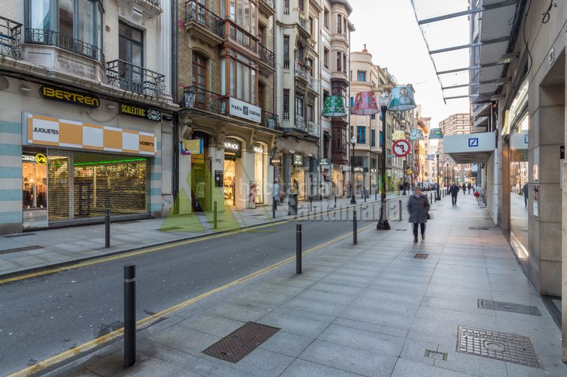 Foto a6d0defb-95ae-4fd4-a3fc-782266fbee0b. Local comercial en Centro Gijón