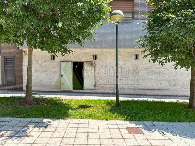 Foto b0880a1a-3d91-4452-afb9-6819bf5c058d. Lloguer local comercial a Jove Gijón