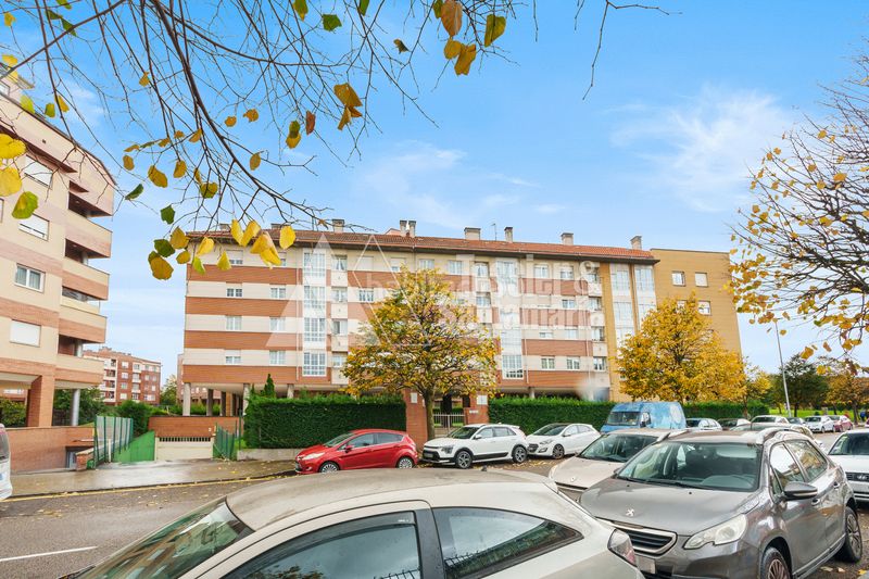 Foto 49a5f5f3-ca5b-4365-b7a6-dac6a0fc753f. Pis amb calefacció aparcament a Montevil Gijón