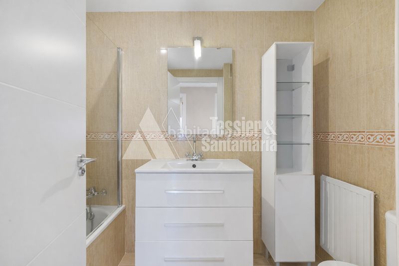 Foto b3d1c269-6eff-4f45-9e08-31436483f697. Pis amb calefacció aparcament a Montevil Gijón