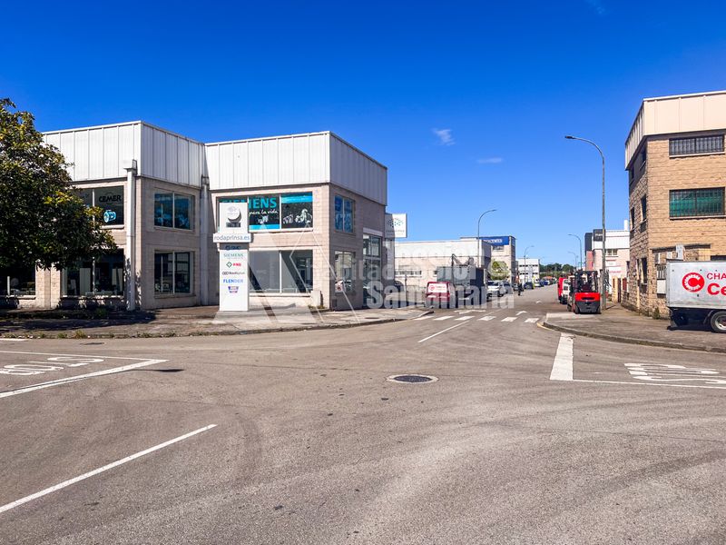 Foto 2bf37c8c-ba70-4798-a4ce-75f28102f683. Rent industrial building in Tremañes Gijón