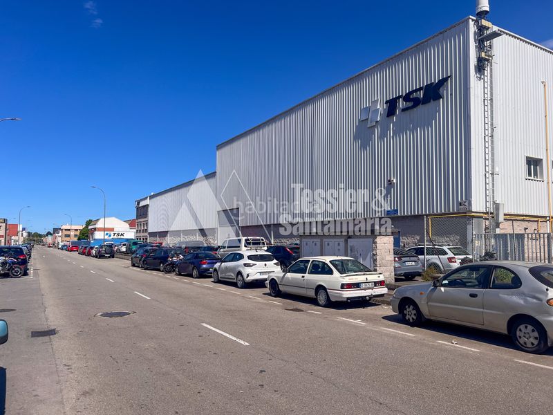 Foto 3cfdadc9-dd91-488d-b205-645821caf229. Rent industrial building in Tremañes Gijón
