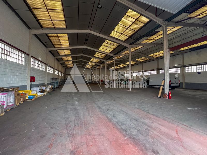 Foto 45fa7be7-ef07-4dfd-a751-8f37641f1548. Rent industrial building in Tremañes Gijón