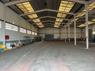 Rent Industrial building  Camino del cementerio