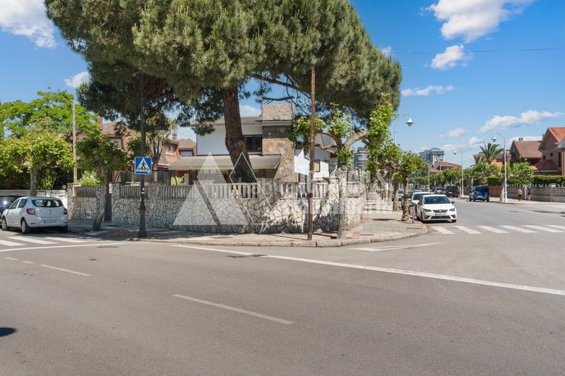 Foto 537144d4-bfa9-4c0f-b834-1578d70458a1. Xalet a avenida marola 18 a Salinas Castrillón