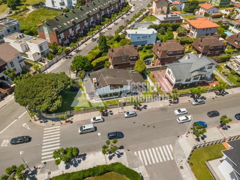 Foto 6a77ba9e-49e1-4214-ba59-f874abaae976. Xalet a avenida marola 18 a Salinas Castrillón