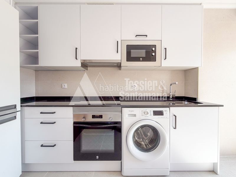 Foto 929063ae-d280-451d-9bc1-a87345665c6a. Rent flat with heating in Centro Gijón