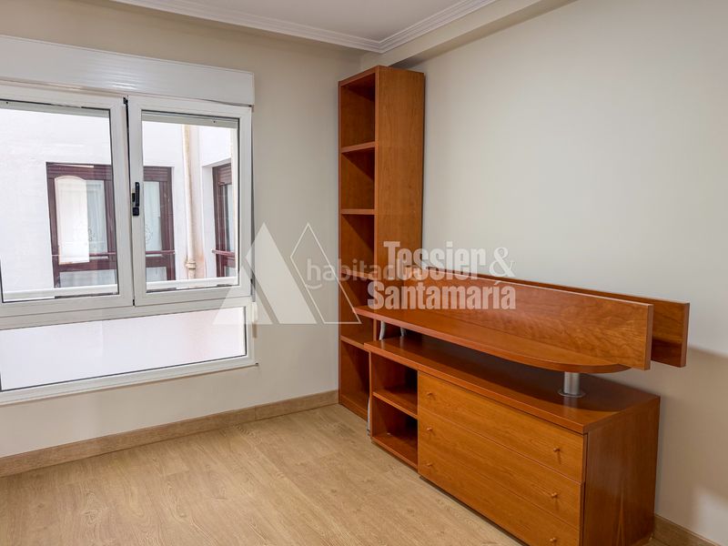 Foto 9a3d35b5-5efc-4ade-9527-11bd6478ecae. Rent flat with heating in Centro Gijón