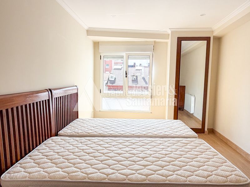 Foto d58256df-364c-4f74-8935-b3a4a8e034bd. Rent flat with heating in Centro Gijón