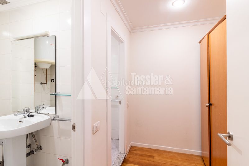 Foto b80773d1-7c72-44f8-ad39-476d249382c2. Miete büro mit heizung in Centro Gijón