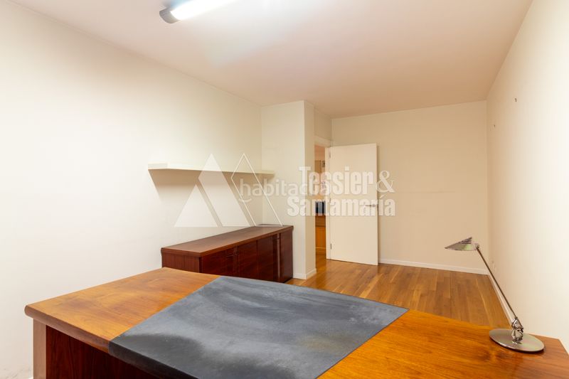 Foto bdd450aa-7fc3-4312-b44a-397ba9caf3bf. Miete büro mit heizung in Centro Gijón