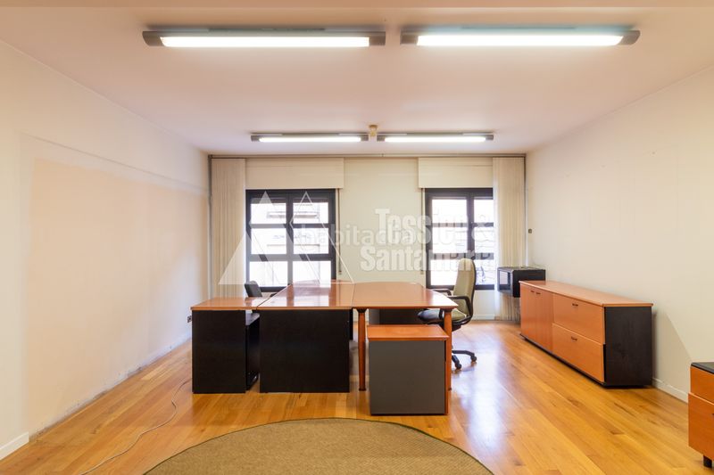 Foto f49b9a5a-2cd2-4741-b60c-d747aaa4ea74. Miete büro mit heizung in Centro Gijón