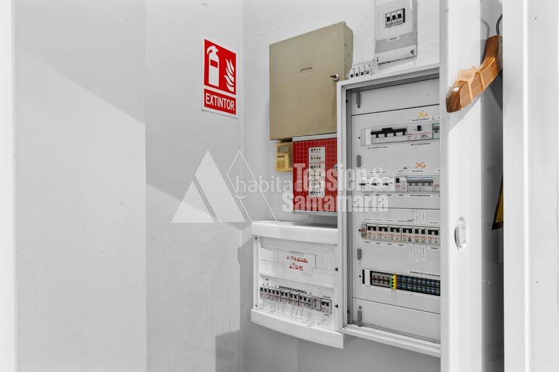 Foto ce4cb7e7-6749-47c9-bb00-04931745a6ba. Lloguer local comercial a Centro Gijón
