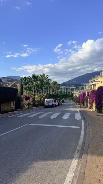 Foto a3a6ece2-91f6-487d-9d46-513988422c1e. Pis amb aparcament piscina a Los Naranjos Marbella
