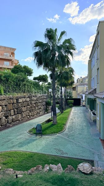 Foto fb942761-9674-4c9f-83e9-0d54f3e44884. Pis amb aparcament piscina a Los Naranjos Marbella