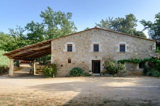 Masia  Carrer de les escoles. Masía restaurada con chimenea y piscina