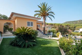 Xalet  Carrer dels joncs. Chalet independiente con hermoso jardín