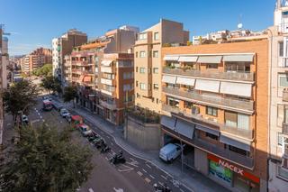 Attique à Carrer de les camèlies 13. Ático en venta en rentabilidad en barcelona