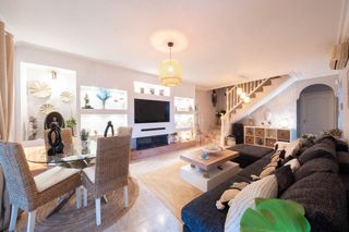 Casa adossada  Carrer can caragol nou. Impresionante chalet adosado pensado para disfrutar en familia